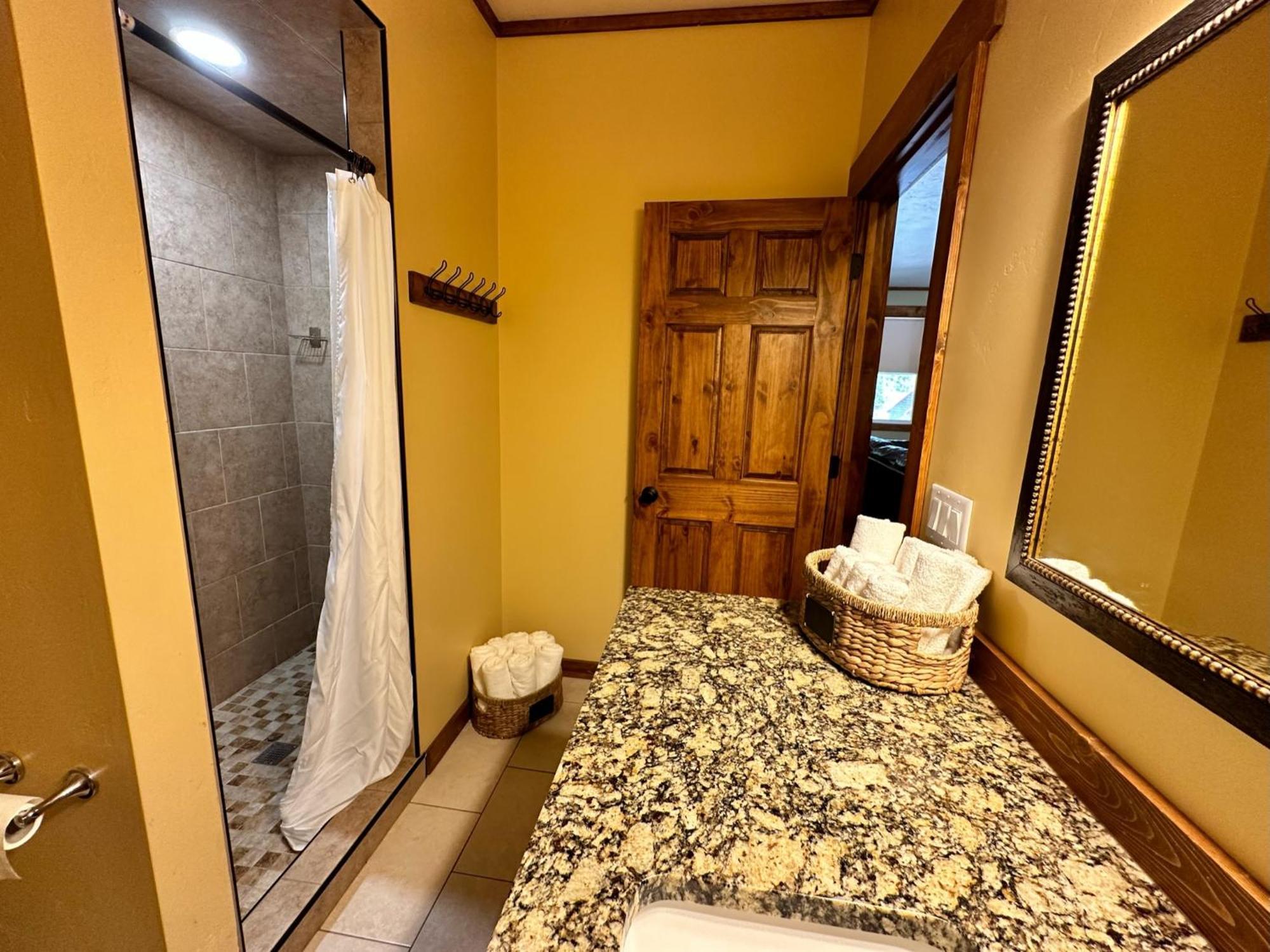 ווסט ילוסטון Yellowstone Cabins And Rv מראה חיצוני תמונה