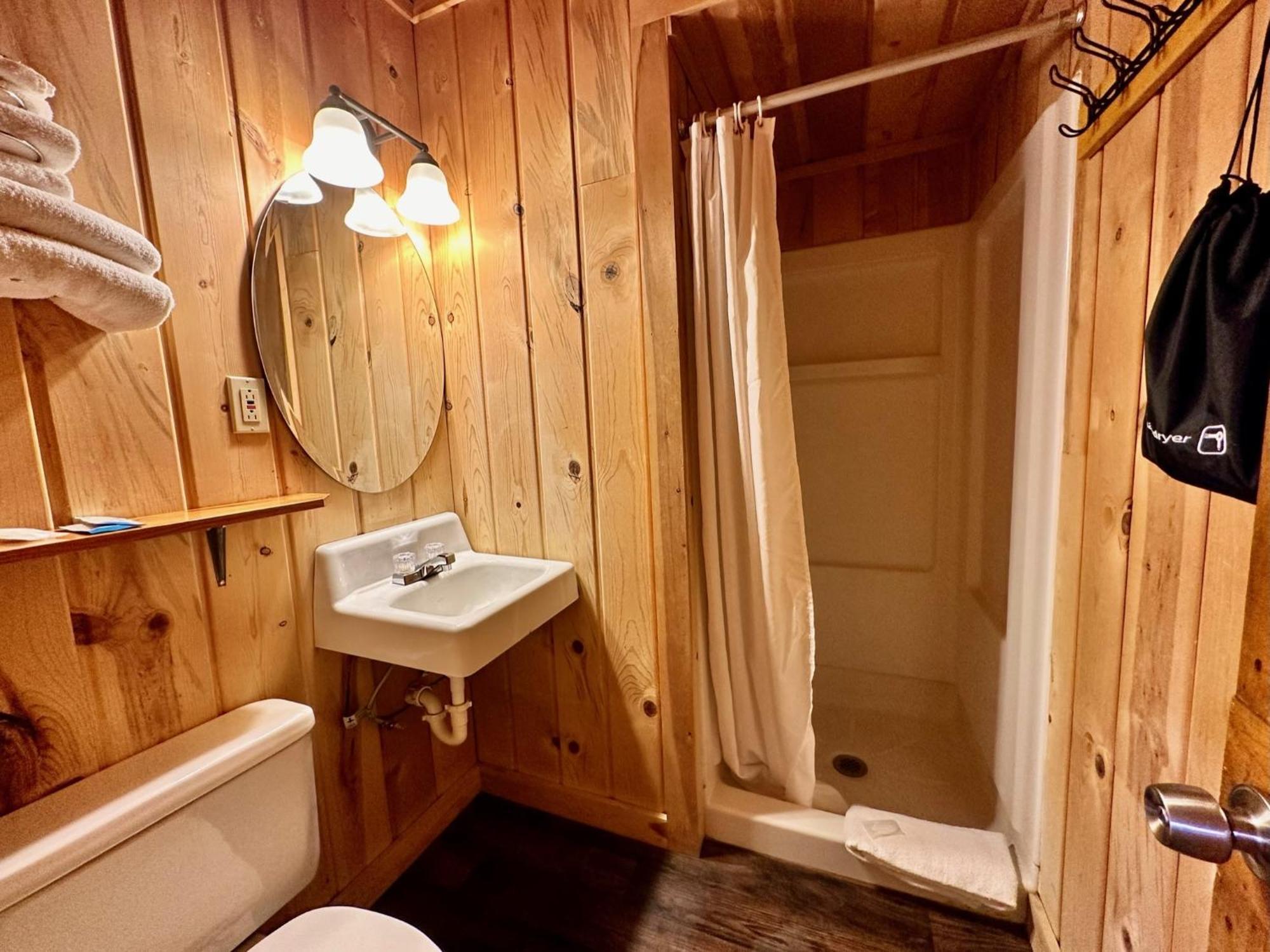 ווסט ילוסטון Yellowstone Cabins And Rv מראה חיצוני תמונה