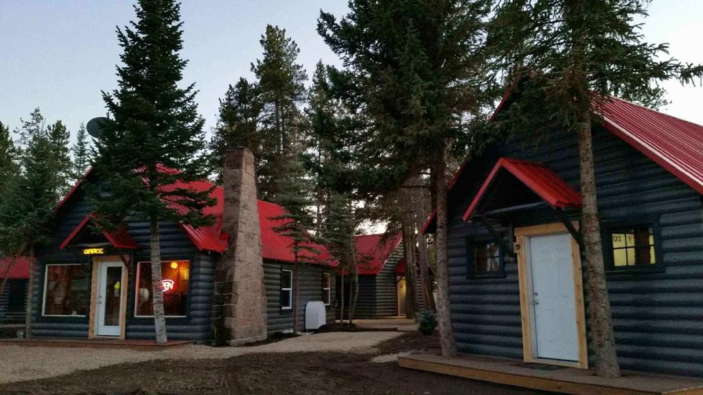 ווסט ילוסטון Yellowstone Cabins And Rv מראה חיצוני תמונה